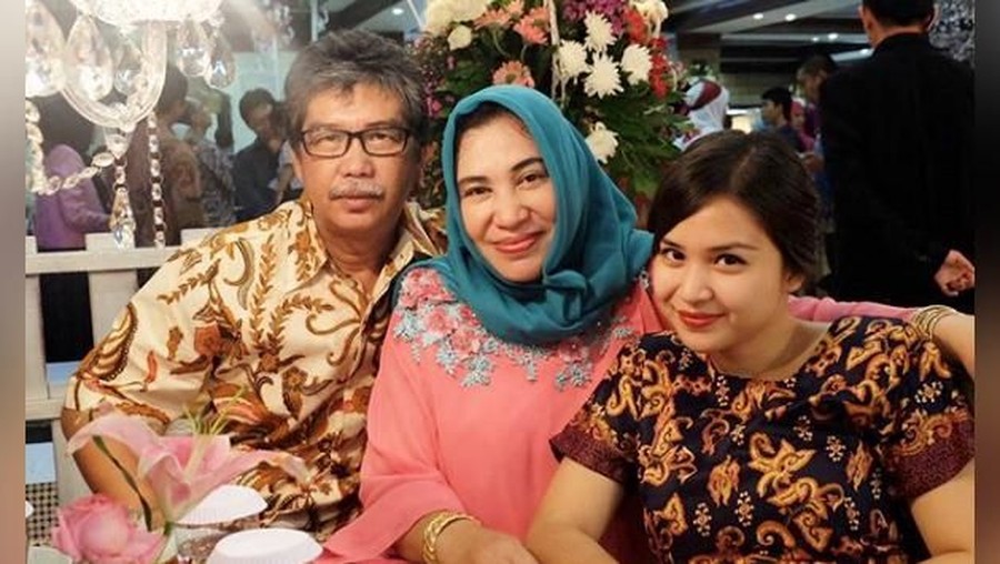 Duka Putri Titian Ditinggal Ayah untuk Selamanya Saat 