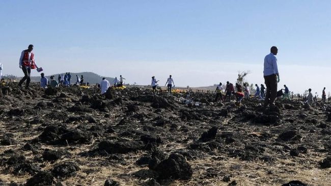 Warga Yunani Mujur Tak Jadi Korban Ethiopian Airlines Lelaki asal Yunani, Antonis Mavropoulos, menjadi satu-satunya penumpang yang batal terbang karena telat dengan pesawat Ethiopian Airlines ET 302 yang jatuh.