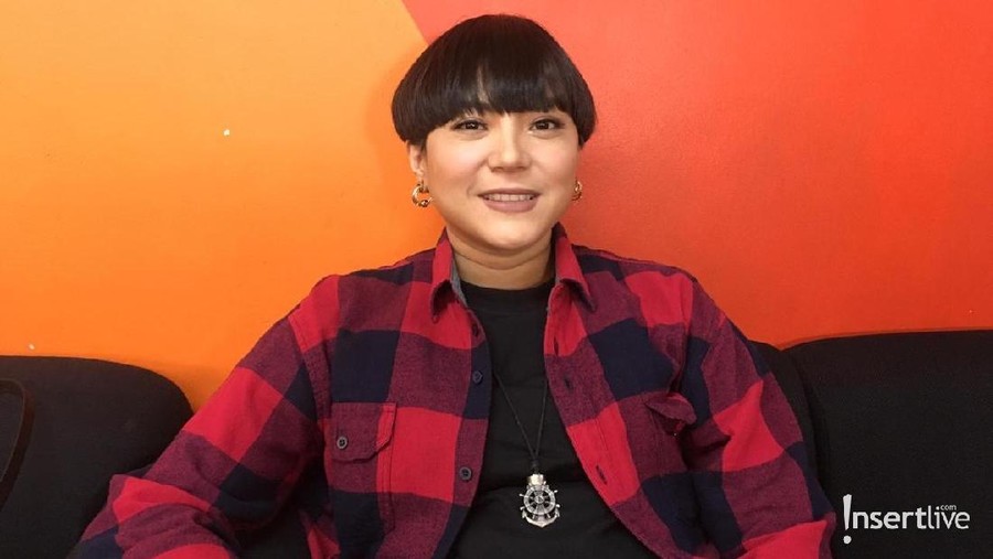 Enam Bulan Hamil, Poppy Sovia Minta Doa Agar Dilancarkan Enam bulan mengandung, aktris eksentrik Poppy Sovia minta doa agar dilancarkan. Berikut infonya.