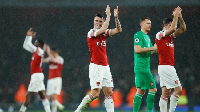Posisi klub papan atas di klasemen Liga Inggris mengalami perubahan setelah Arsenal menumbangkan Manchester United di Stadion Emirates, Minggu (10/3).