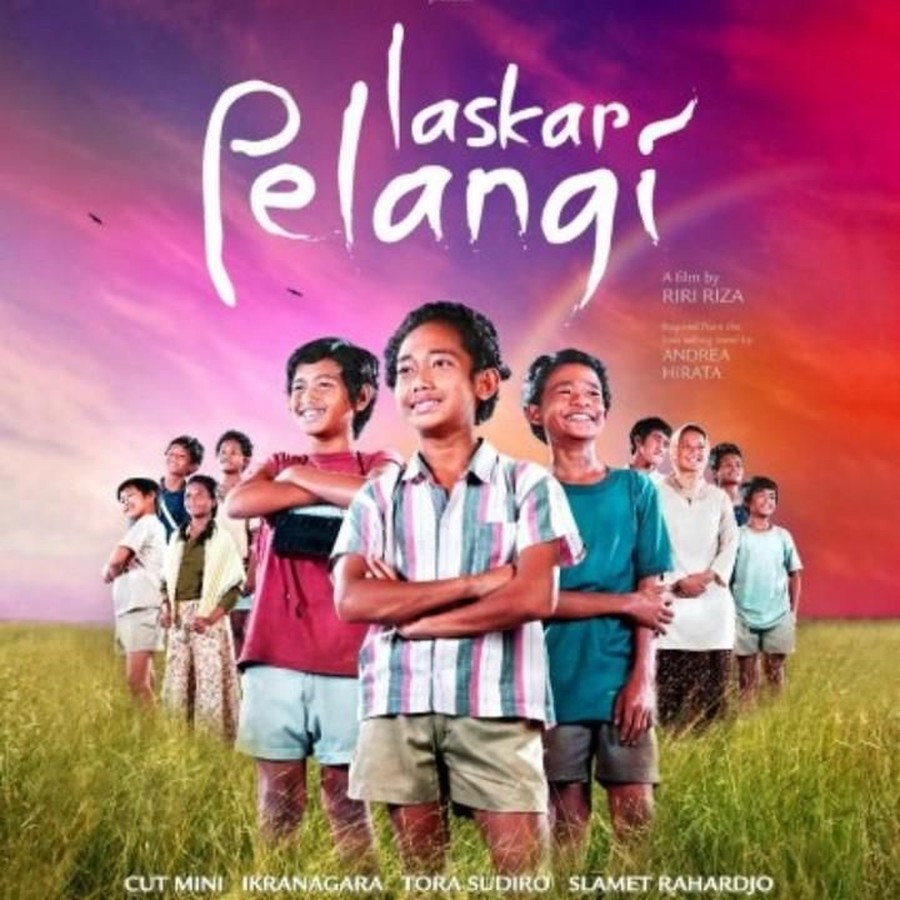 2. Laskar Pelangi Berikut Daftar Film Indonesia Terlaris Hasil Adaptasi.