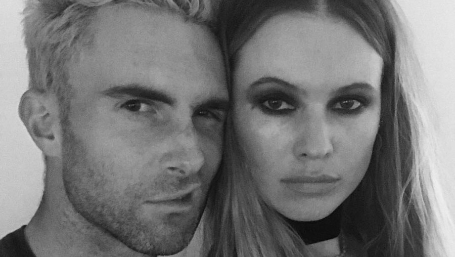 Saat Hari Ayah dunia, Behati berikan ucapan manis untuk Adam Levine