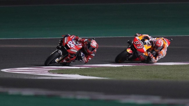 Dovizioso Sarankan Ducati Menyerah Kejar Marquez Andrea Dovizioso menyarankan tak perlu lagi mengejar Marc Marquez dan menyebutkan agar tim asal Italia itu lebih fokus untuk memperbaiki performa.
