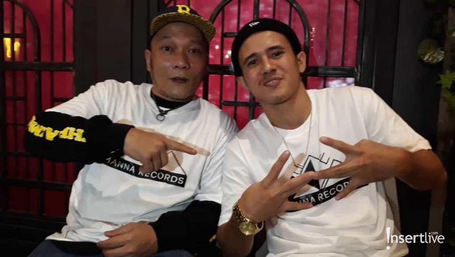 Penyanyi Rap legendaris asal Indonesia, Iwa K menggandeng rapper muda bernama Mario Z untuk berkolaborasi.