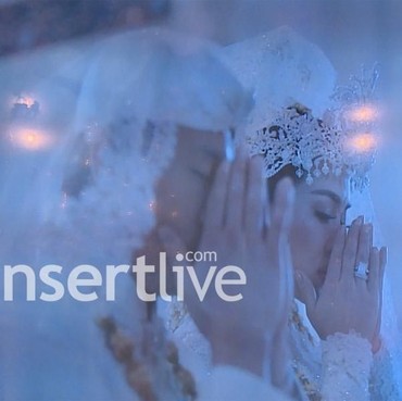 Siger dan Mahkota Syahrini Ditaksir Miliaran Ternyata Gratis