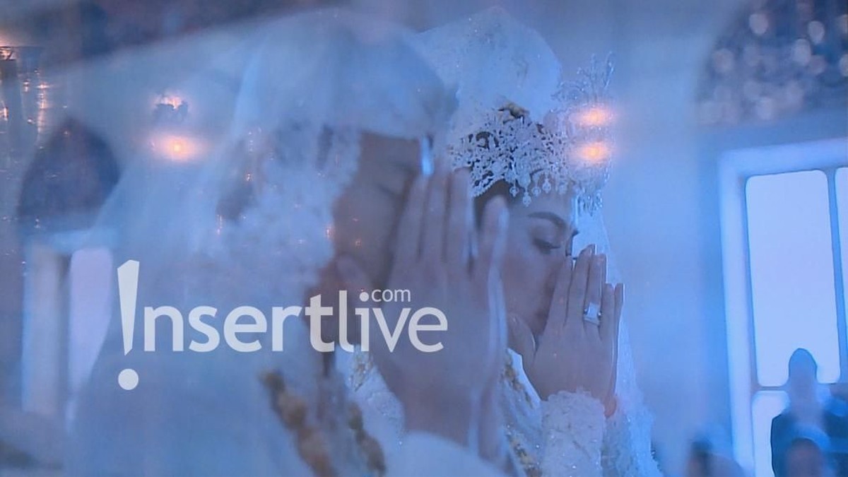 Menggelar pernikahan pada Rabu &lpar;27&sol;2&rpar;&comma; berikut Insertlive sajikan potret manis prosesi akad pernikahan Syahrini dan Reino Barack&period;