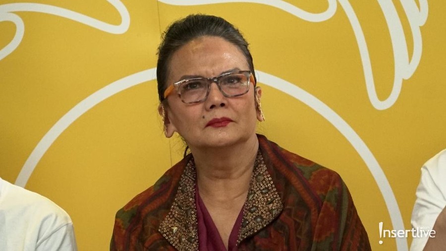 Christine Hakim menegaskan bahwa tidak ada unsur politik dalam pemilihan film Kucumbu Tubuh Indahku.