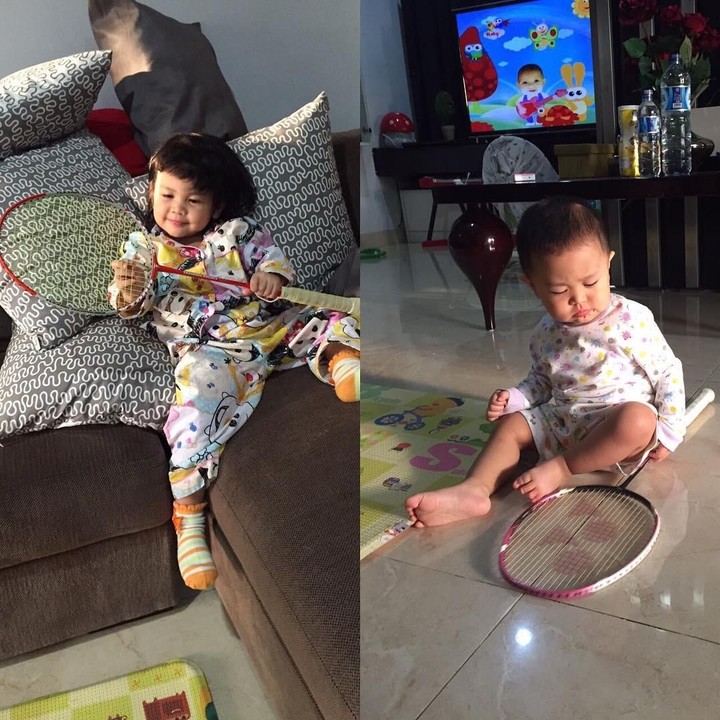 <p>Mohammad Ahsan sudah mengenalkan bulutangkis kepada anak-anaknya sejak masih kecil lho. Siapa tahu si kecil kelak mengikuti jejak sang ayah ya, Bun. He-he-he.  (Foto: Instagram @king.chayra)</p>
