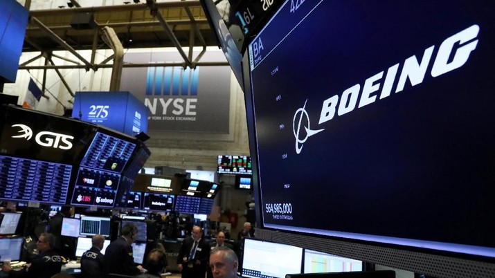 The company logo for Boeing is displayed on a screen on the floor of the New York Stock Exchange (NYSE) in New York, U.S., March 11, 2019. REUTERS/Brendan McDermid  TPX IMAGES OF THE DAY