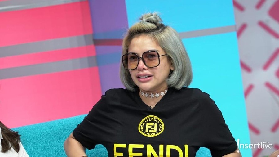 Nikita Mirzani resmi kembali menjanda. Ia diketahui telah ditalak tiga oleh Dipo Latief pada 27 Oktober 2018 lalu.