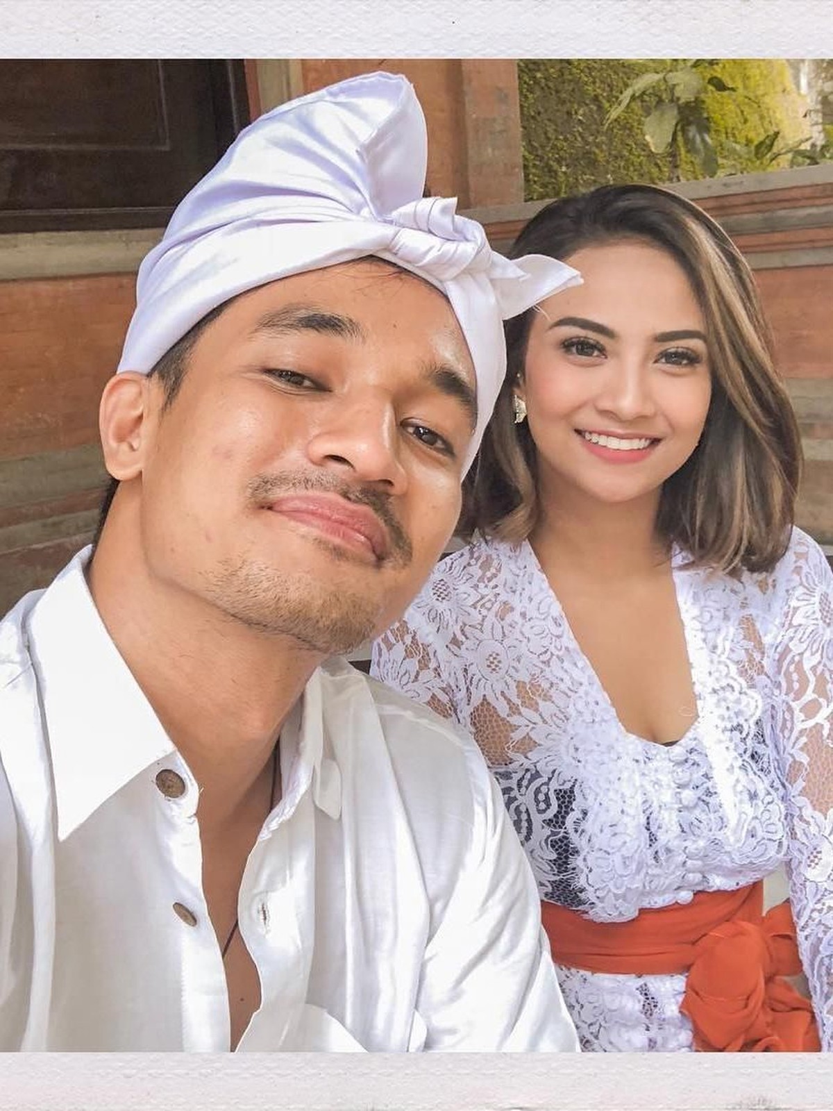 Vanessa Angel akhirnya membongkar identitas suami misteriusnya&period; Pria itu adalah Bibi Ardiansyah&comma; yang tak lain mantan kekasih Vanessa Angel&period; 