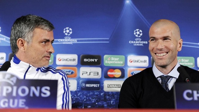 Pemain-pemain senior Real Madrid disebut menekan manajemen klub untuk kembali mendatangkan Zinedine Zidane dibanding merekrut Jose Mourinho.