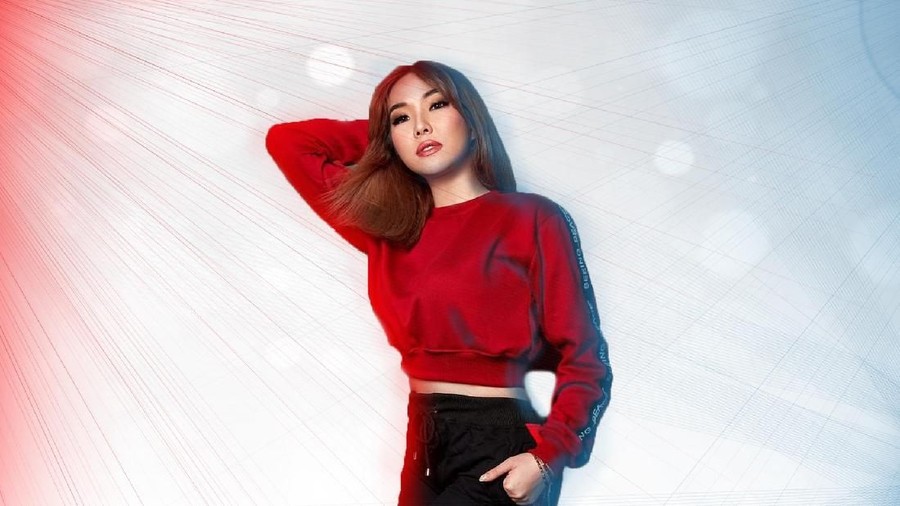 Unggah Video Dance Pakai Baju Seksi, Gisel: Aku Pakai Celana Ya Gisel peringatkan netizen jika dirinya menggunakan celana saat menari pole dance.