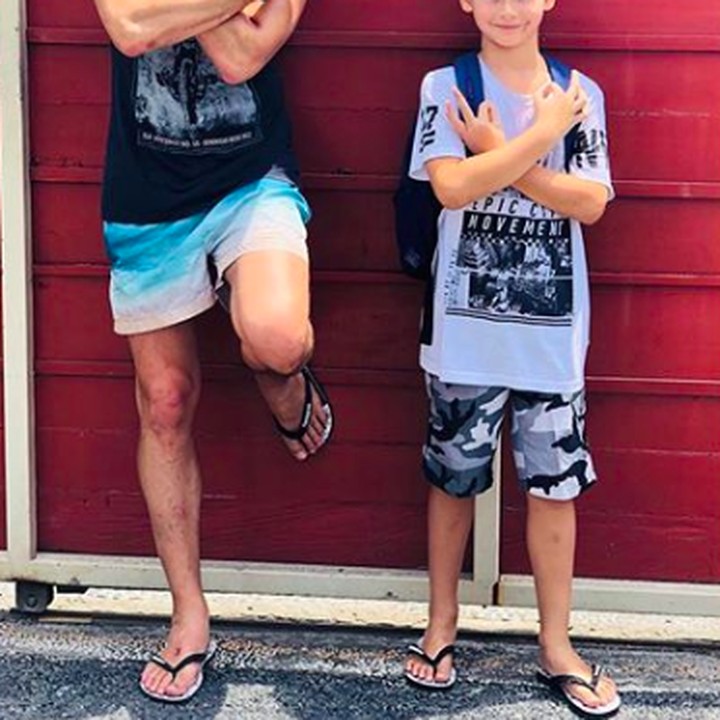 <p>Papa Mike mengunjungi Kenzou yang tinggal di Bali bareng Mama Tamara. Sekalian liburan berdua ya. (Foto: Instagram: @mike_lewis)</p>