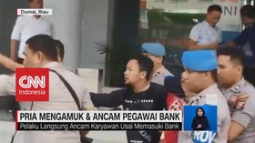Pria Mengamuk & Ancam Pegawai Bank