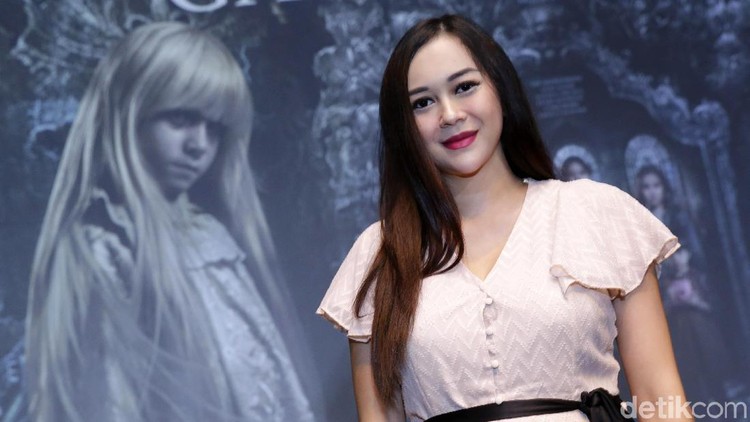 Memasuki usia kandungan enam bulan, Aura Kasih ngidamnya makin aneh nih, Bun.