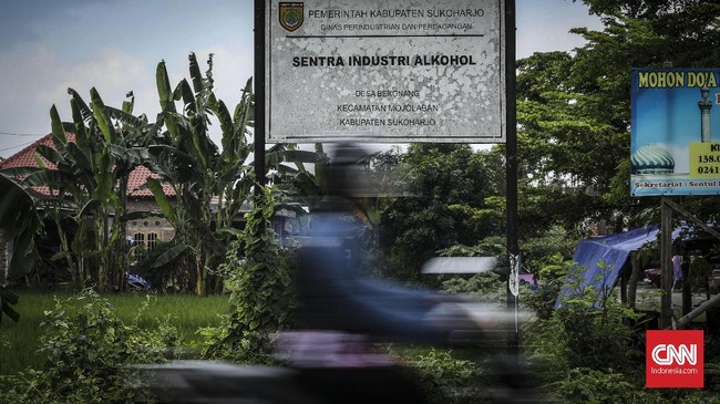 Pengamat hukum dan kebijakan publik menilai RUU Larangan Minuman Beralkohol bukan hal urgen karena aturan terkait berserak di sejumlah aturan dan undang-undang.