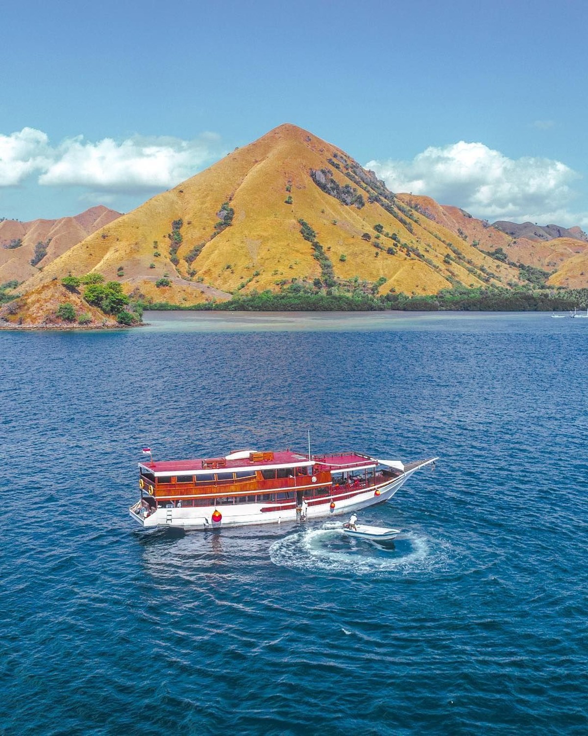 Indonesia memiliki banyak destinasi wisata dengan pemandangan indah&period; Berikut ini daftar lokasi yang paling sering dikunjungi artis Indonesia versi Insertlive&excl;