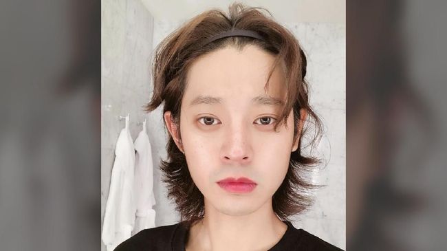 Pihak agensi Jung Joon Young menyampaikan mereka memutus kontrak dengan pesohor tersebut menyusul pengakuan menyebarkan video mesum.