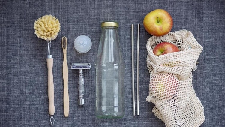 Untuk menerapkan diet kantong plastik, Bunda bisa kok menggunakan peranti atau alat lain dalam keseharian sebagai solusi pengganti plastik.