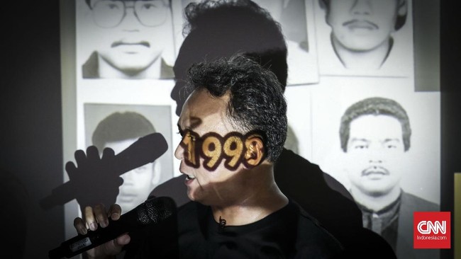 Ruyati dikenal pantang menyerah untuk mengusut pelanggaran HAM berat 1998 bersama orang tua korban lainnya.