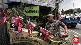 Satpol PP DKI Copot 25.899 Alat Peraga Kampanye Usai Dikeluhkan Warga