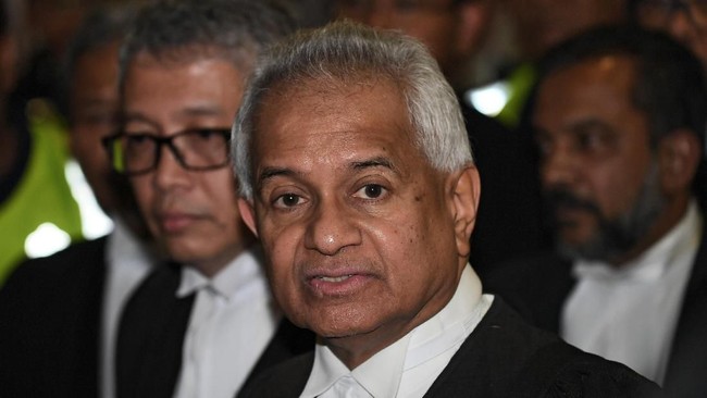 Jaksa Agung Malaysia, Tommy Thomas, bungkam saat ditanya soal lobi pembebasan Siti Aisyah, WNI tersangka kasus pembunuhan Kim Jong-nam, kakak tiri Kim Jong-un.