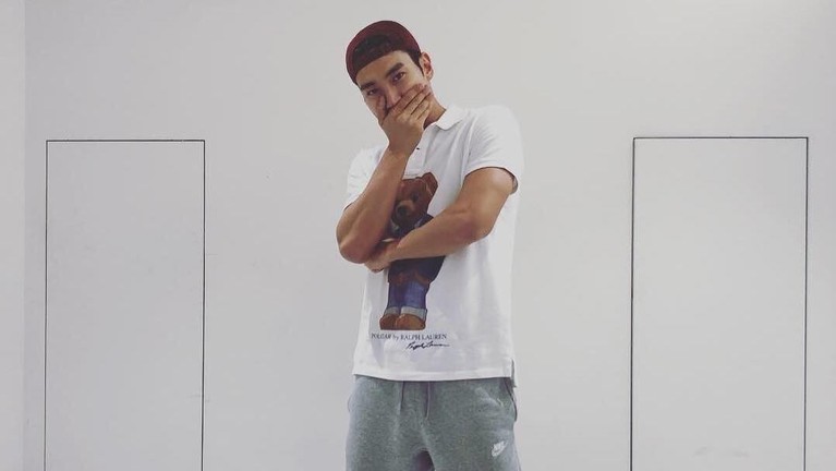 Tampan, jago akting, dan punya suara merdu, siapa sih yang nggak kepincut dengan pesona Choi Siwon? Berikut enam gaya kece dari personel Super Junior itu.