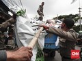 Tenda Tunangan Warga Petojo Dibongkar saat PSBB Transisi