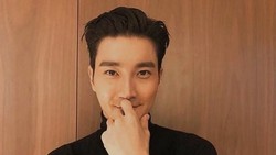 Punya Banyak Penggemar, Ini 6 Gaya Kece Siwon SuJu