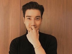 Punya Banyak Penggemar, Ini 6 Gaya Kece Siwon SuJu