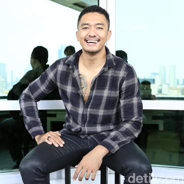 Disebut Artis Miskin & Nggak Selevel Atta Halilintar, Ini Balasan Uus