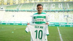 Deretan Pesepak Bola Aktif Indonesia Ini Pernah Main di Eropa