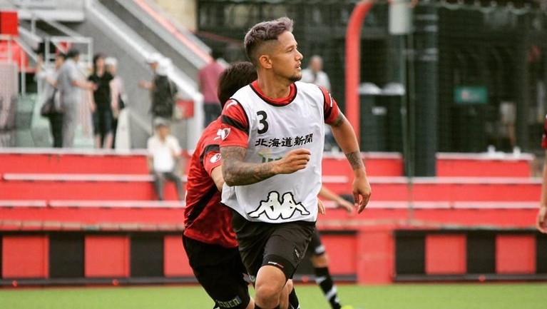 Deretan Pesepak Bola Aktif Indonesia Ini Pernah Main di Eropa Pemain Indonesia telah beberapa kali bermain di klub Eropa. Sebelum Egy Maulana Vikri, telah ada beberapa pemain yang juga pernah merumput di benua biru itu.
