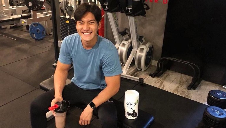 Punya Banyak Penggemar, Ini 6 Gaya Kece Siwon SuJu Tampan, jago akting, dan punya suara merdu, siapa sih yang nggak kepincut dengan pesona Choi Siwon? Berikut enam gaya kece dari personel Super Junior itu.