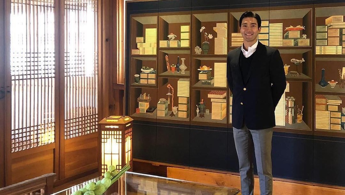 Tampan&comma; jago akting&comma; dan punya suara merdu&comma; siapa sih yang nggak kepincut dengan pesona Choi Siwon&quest; Berikut enam gaya kece dari personel Super Junior itu&period;