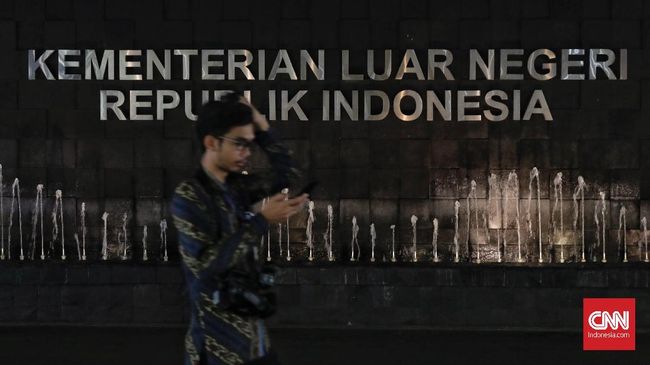 Kementerian Luar Negeri RI menyelesaikan 30.894 kasus yang menjerat warga negara Indonesia (WNI) di luar negeri dalam setahun belakangan.