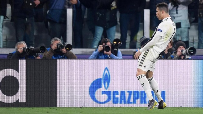 Striker Juventus Cristiano Ronaldo sudah pasti disanksi UEFA karena selebrasi kontroversial melawan Atletico Madrid di babak 16 besar Liga Champions.