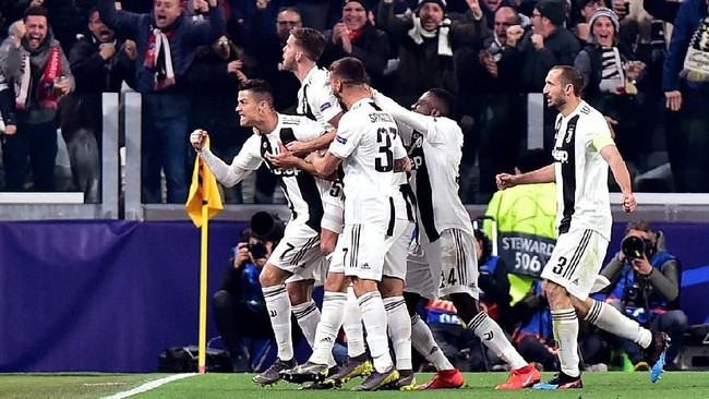 Juventus berhasil lolos ke perempat final Liga Champions setelah menang 3-0 atas Atletico Madrid lewat hattrick Cristiano Ronaldo.