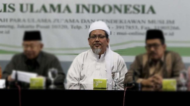 Tengku Zulkarnain hari ini seharusnya diperiksa polisi terkait kasus pernyataan 'Islam Arogan' Abu Janda. Dia minta atur ulang jadwal karena masih di Medan.