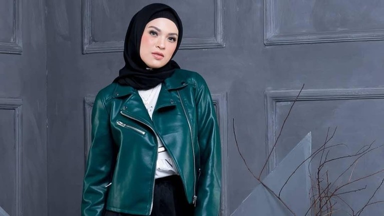 Berprestasi di dunia hiburan, tujuh artis Indonesia versi Insertlive ini pernah terlibat dalam kasus penipuan. Duh! Siapa saja ya?