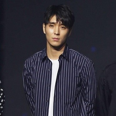 Susul Seungri, Choi Jong Hoon Putuskan Pensiun Jadi Idol