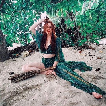 Lindsay Lohan Pose Tanpa Busana di Hari Ulang Tahun
