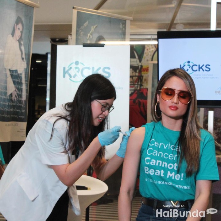 <p>Dalam kesempatan ini juga, dilakukan vaksinasi HPV pada dua artis muda, Yuki Kato dan Cinta Laura.</p>