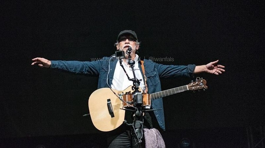 Jelang Pemilu, Iwan Fals Gelar Konser 'Aku Cinta' Musisi legendaris, Iwan Fals, bakal menggelar konser bertajuk Aku Cinta berdekatan dengan waktu pemilihan umum.
