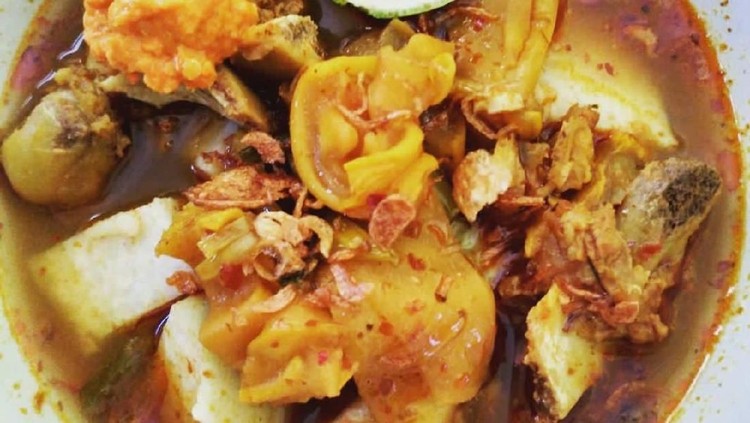 lontong kikil buat sarapan