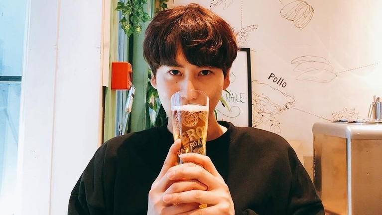 Dapat julukan sebagai Evil Maknae, Cho Kyuhyun memiliki beberapa fakta menarik lho. Insertizen pasti penasaran kan?