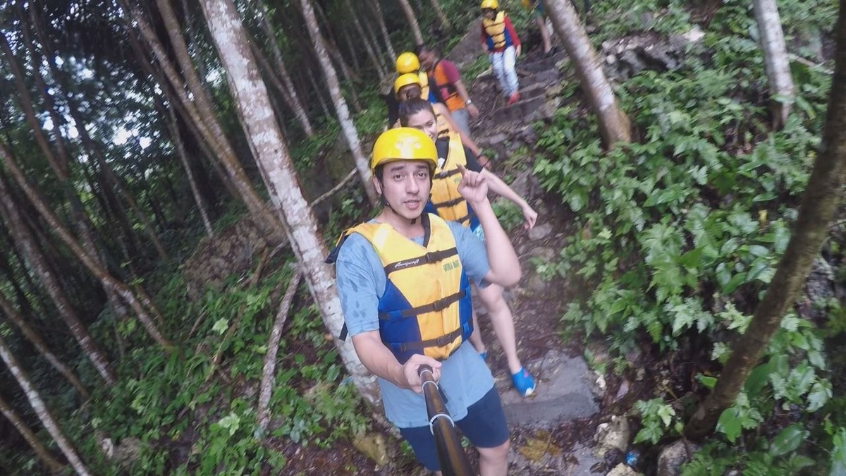 Celebrity on Vacation kembali seru-seruan bersama Michelle Joan dan Aliff Alli Khan di Pangandaran&comma; Jawa Barat&period; Penasaran&quest; Cek foto mereka di sini&period;