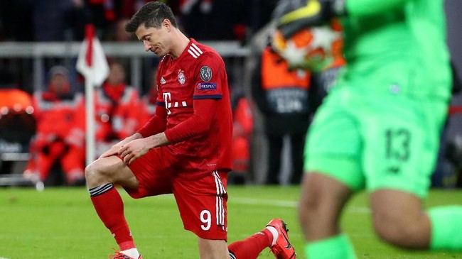 Striker Bayern Munchen Robert Lewandowski menyalahkan taktik pelatih Niko Kovac usai disingkirkan Liverpool pada babak 16 besar Liga Champions.