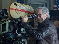 Steven Spielberg Ditolak Dua Kali Garap James Bond Sebelum Sukses Bareng Indiana Jones